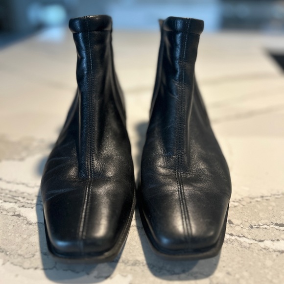 ECCO SIZE 7 ~ Black Chelsea Boots - Picture 3 of 7